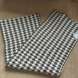 Brunette the label scarf